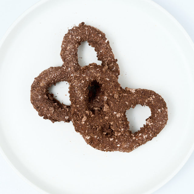Milk-Chocolate-Covered-Oreo-Pretzel